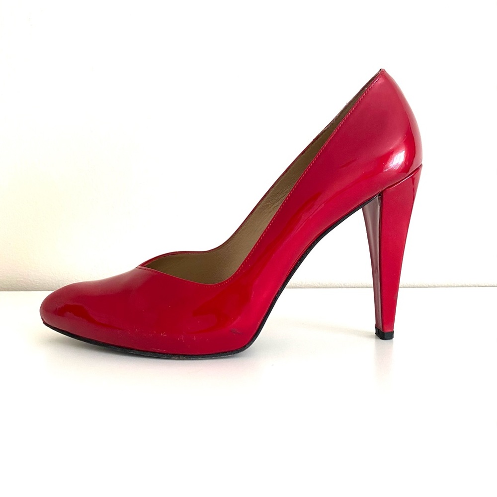 Stuart Weitzman Stage Pump in Red Quasar